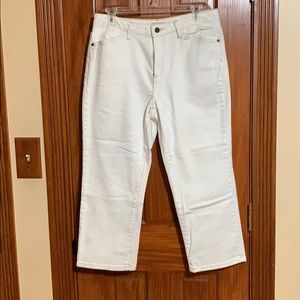 St. John’s bay Capris